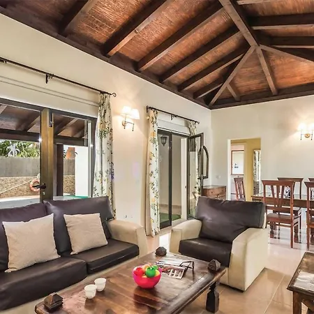 Villa Sleeps 6 Wifi