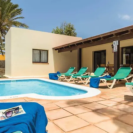 Sleeps 6 Wifi Villa